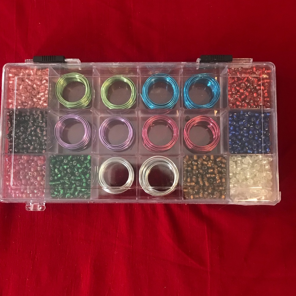 Necklace/bracelet making kit. Never used. Hinge came broken.